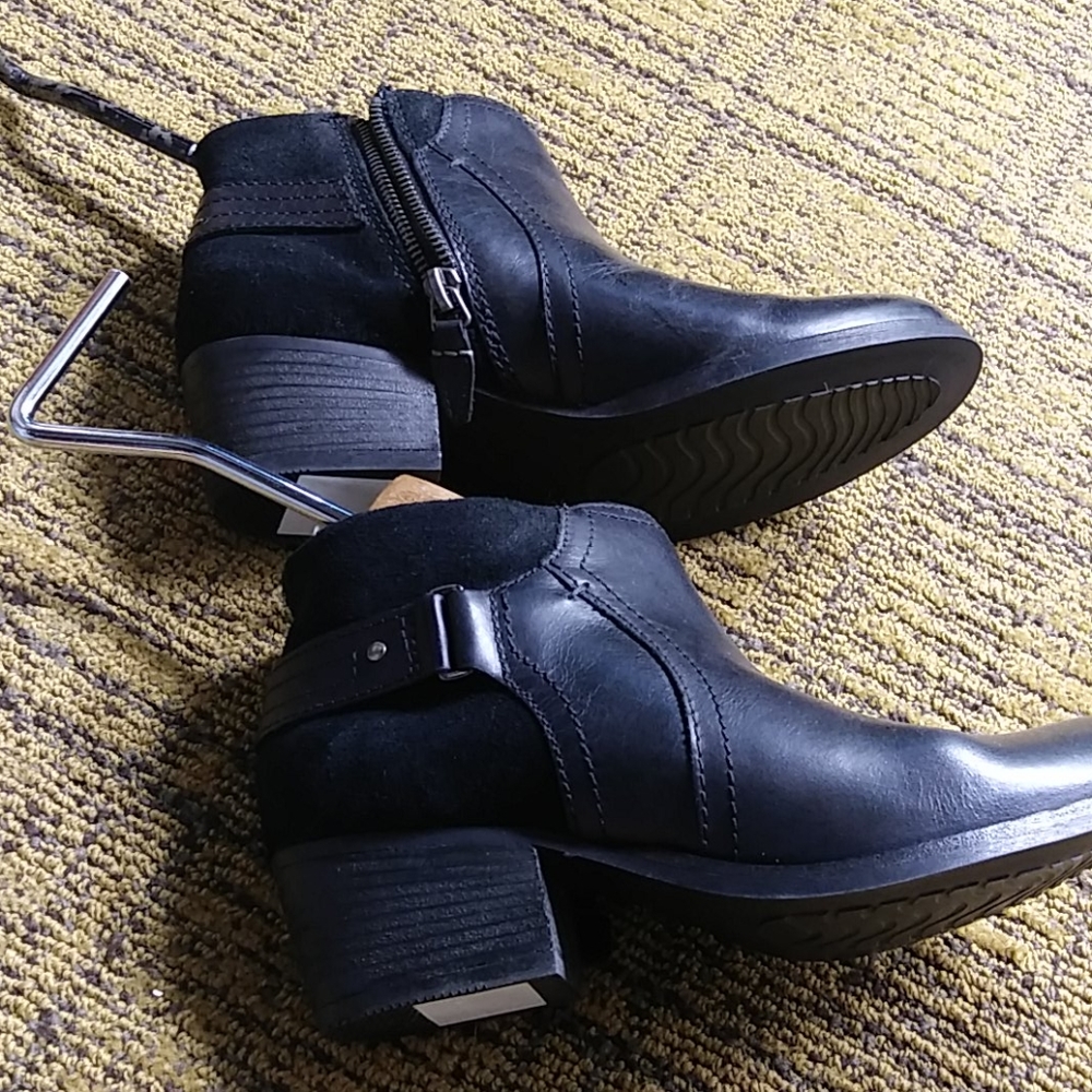 Boots - Picture 3 of 4